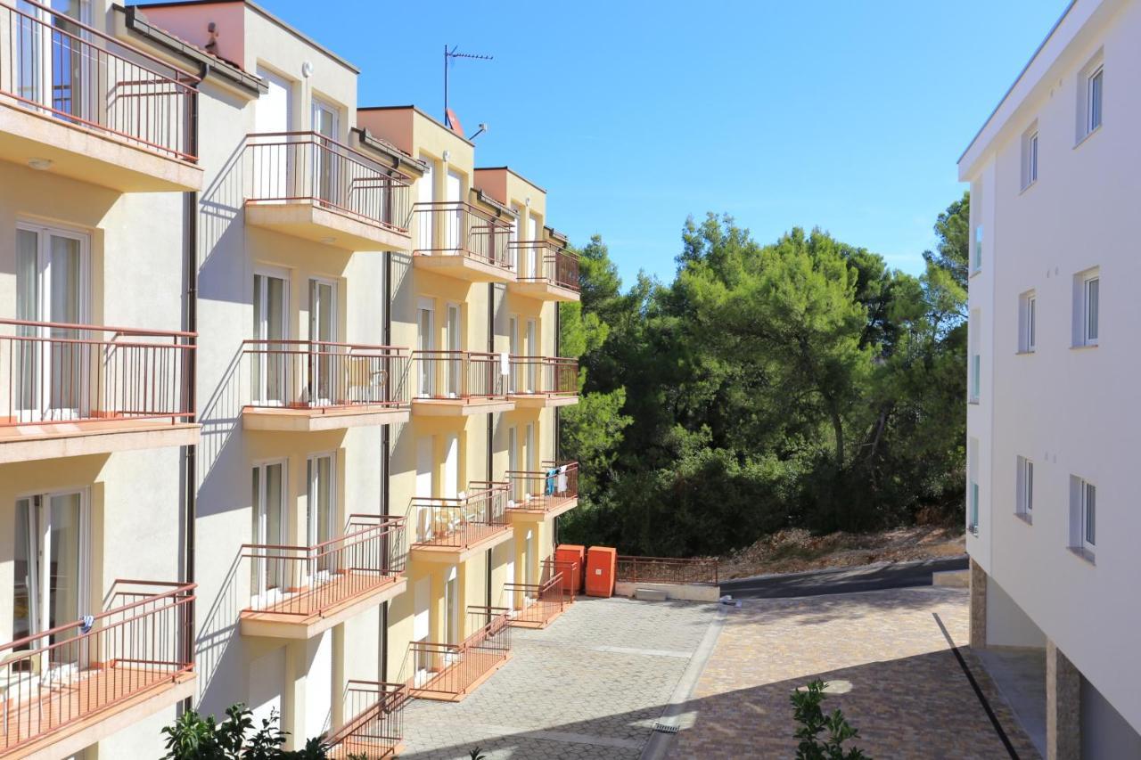 טרוגיר Apartments By The Sea Arbanija, Ciovo - 17332 מראה חיצוני תמונה