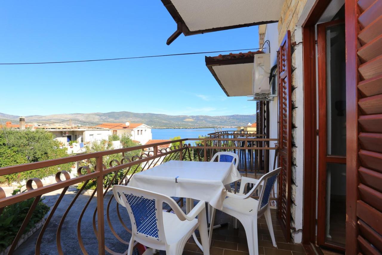 טרוגיר Apartments By The Sea Arbanija, Ciovo - 17332 מראה חיצוני תמונה