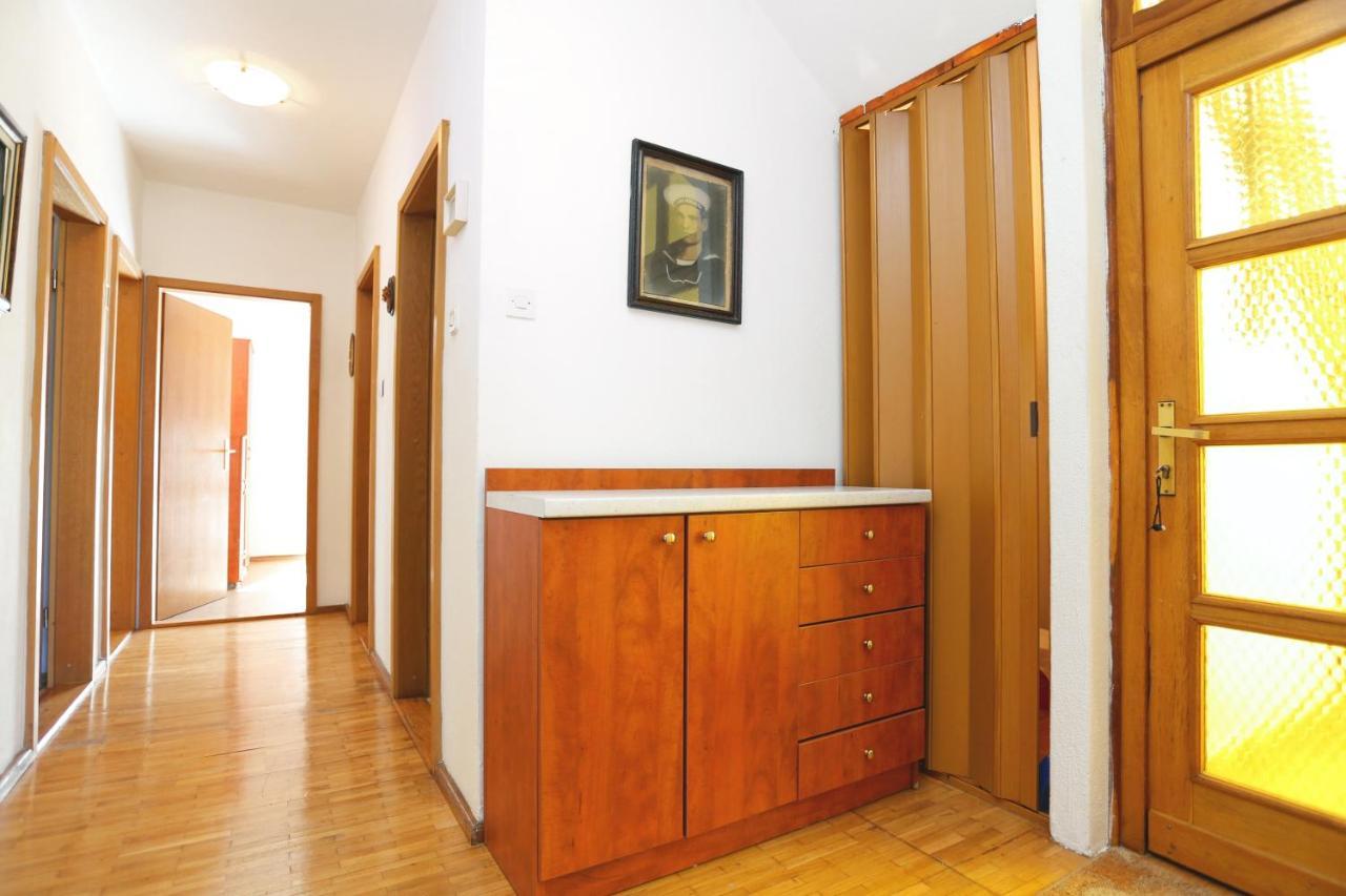 טרוגיר Apartments By The Sea Arbanija, Ciovo - 17332 מראה חיצוני תמונה