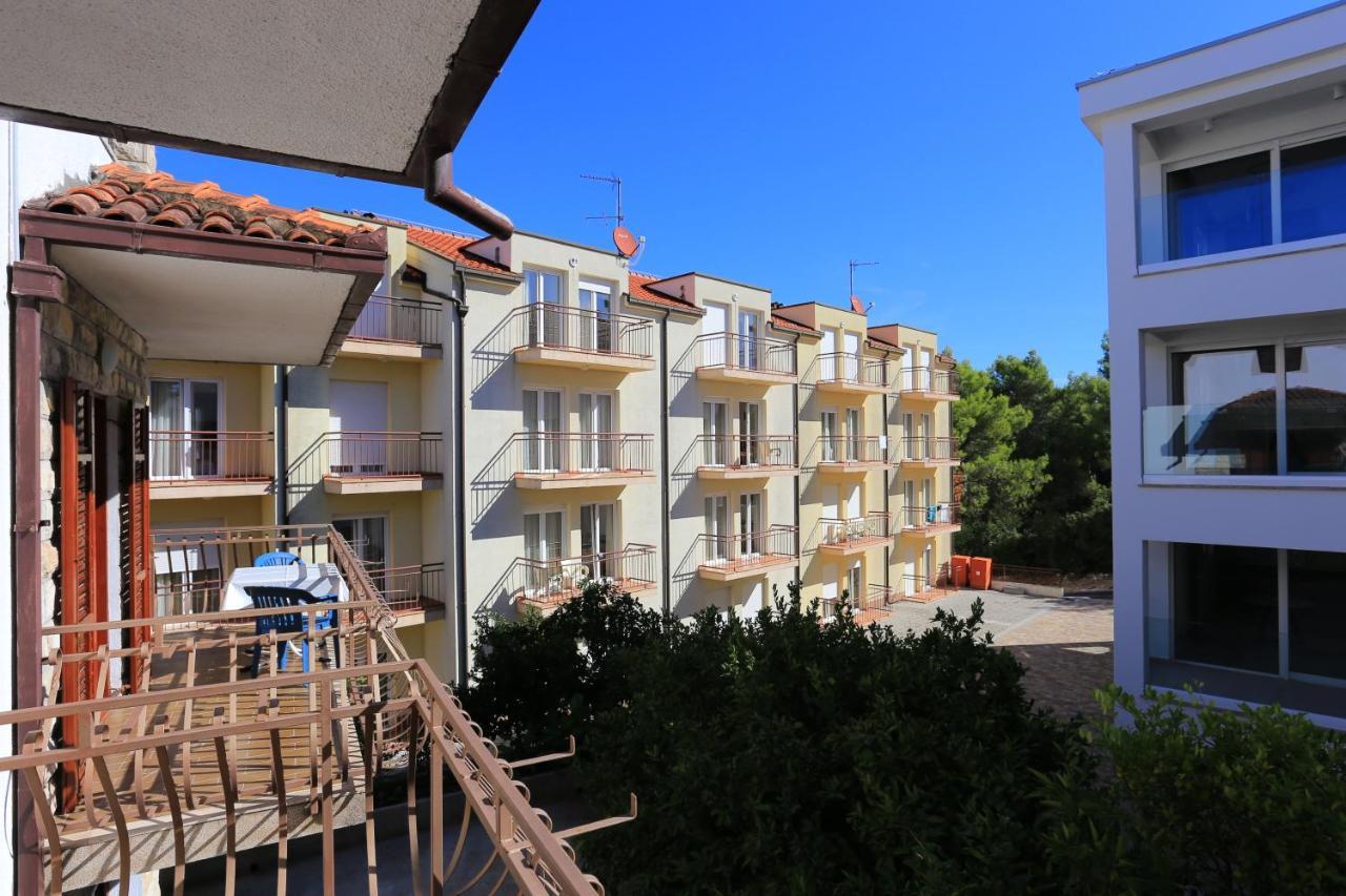 טרוגיר Apartments By The Sea Arbanija, Ciovo - 17332 מראה חיצוני תמונה