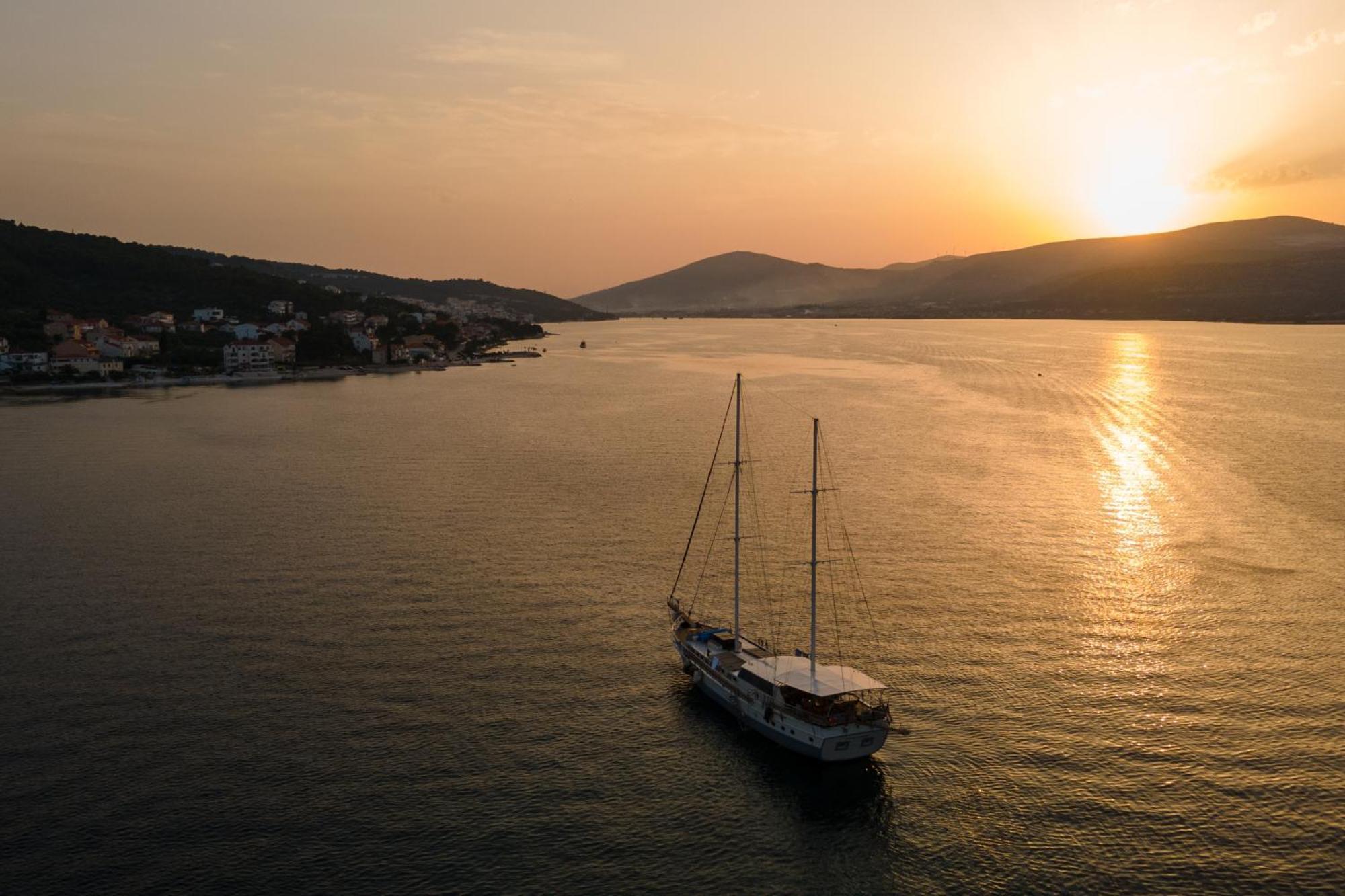 טרוגיר Apartments By The Sea Arbanija, Ciovo - 17332 מראה חיצוני תמונה